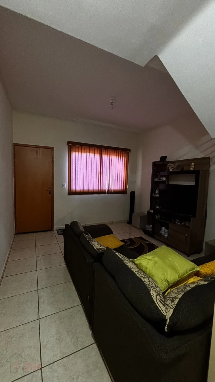 Imagens do imóveis Casa com 2 Dormitórios -  Jardim São Nicolau