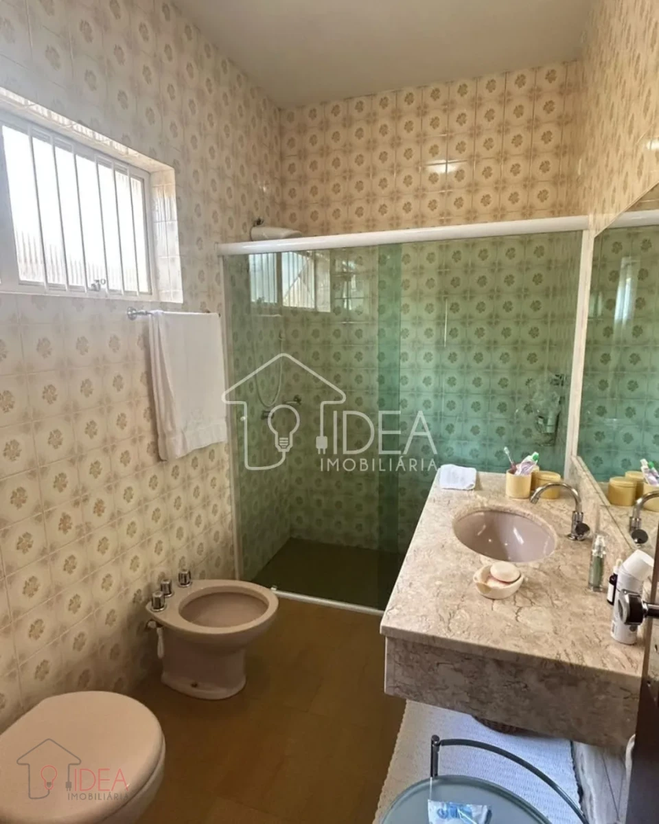 Imagens do imóveis Casa à Venda com 3 Dormitórios e 3 Vagas de Garagem na Vila Central