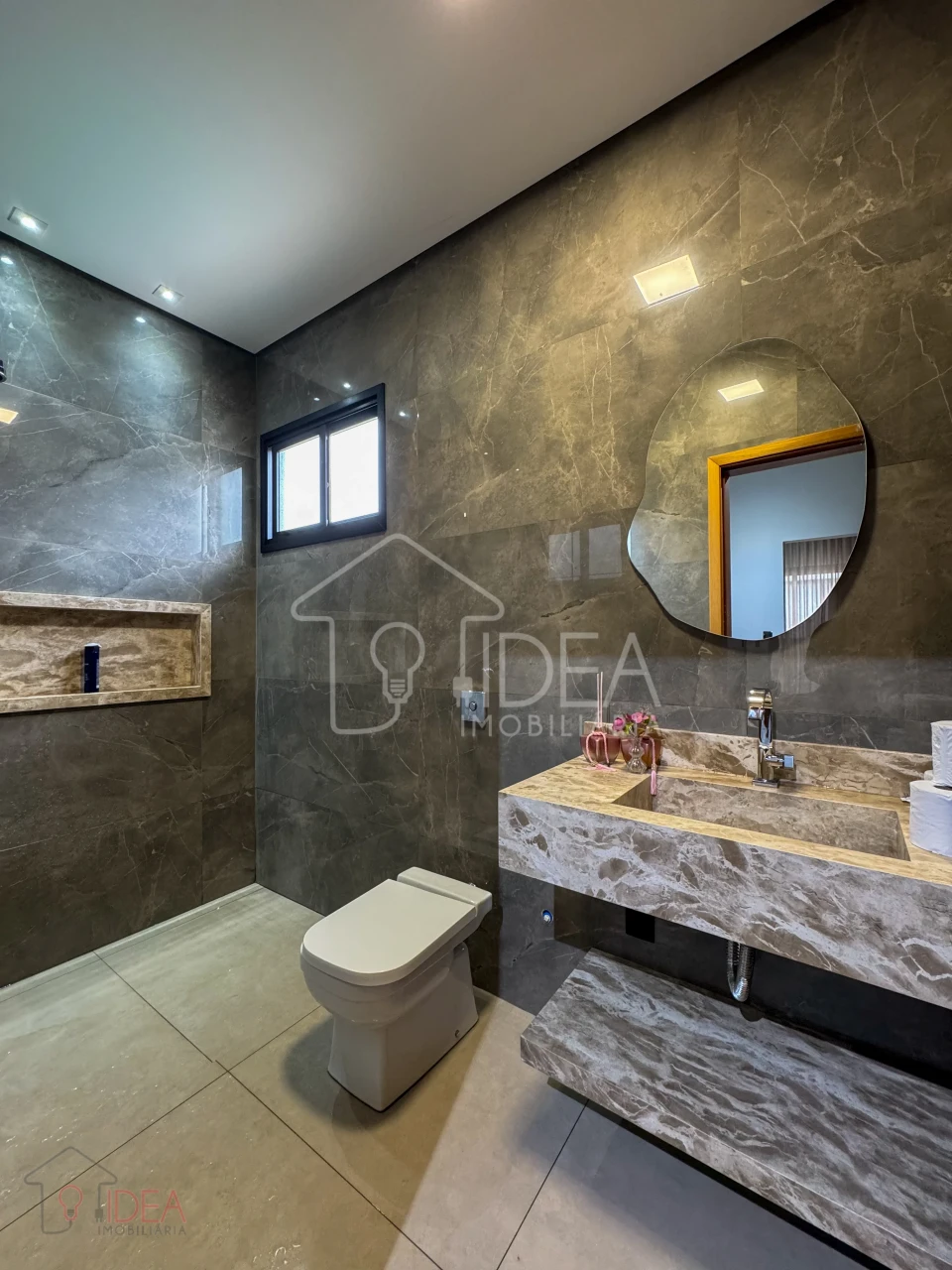 Casa com 3 dormitórios (sendo 2 suíte e 1 com closet) Jardim Valência