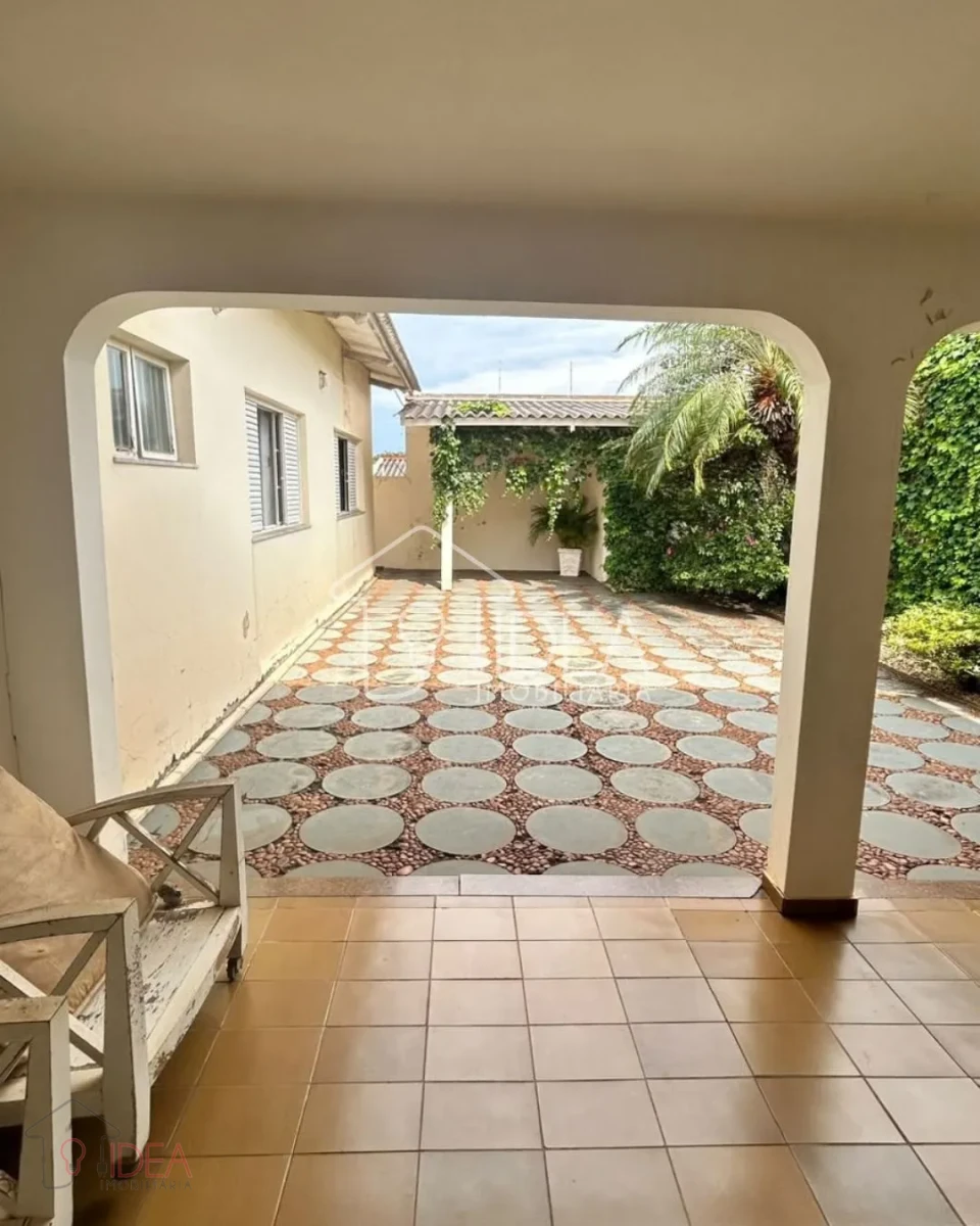 Imagens do imóveis Casa à Venda com 3 Dormitórios e 3 Vagas de Garagem na Vila Central