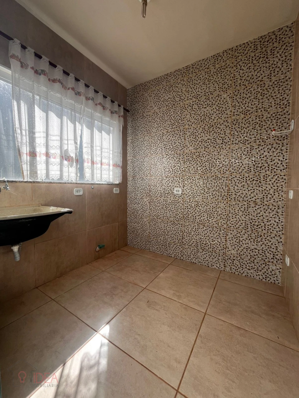 Casa com 2 dormitórios sendo 1 suite - Vila Maria Izabel