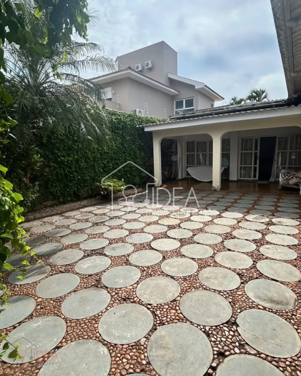 Imagens do imóveis Casa à Venda com 3 Dormitórios e 3 Vagas de Garagem na Vila Central