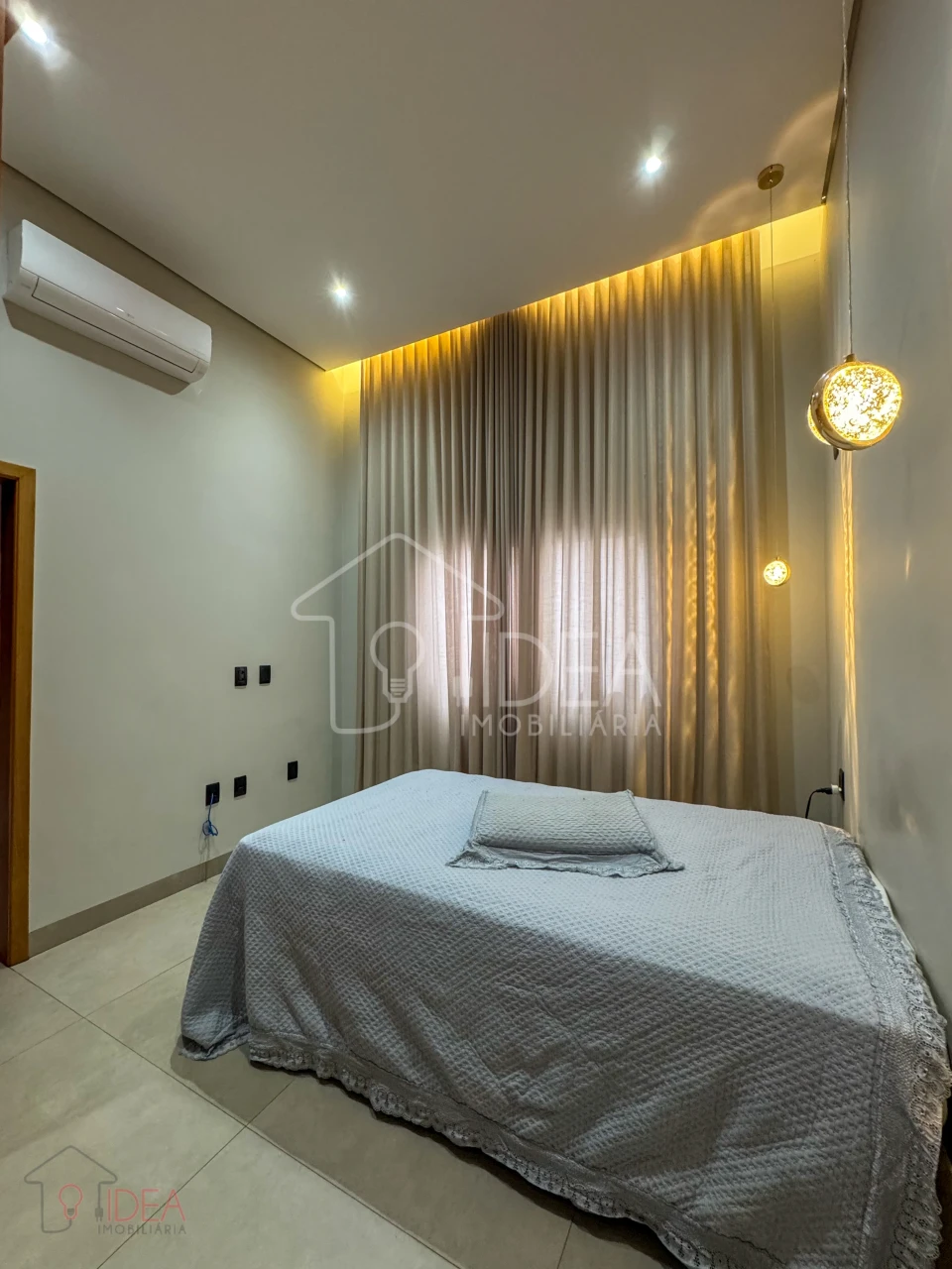 Casa com 3 dormitórios (sendo 2 suíte e 1 com closet) Jardim Valência