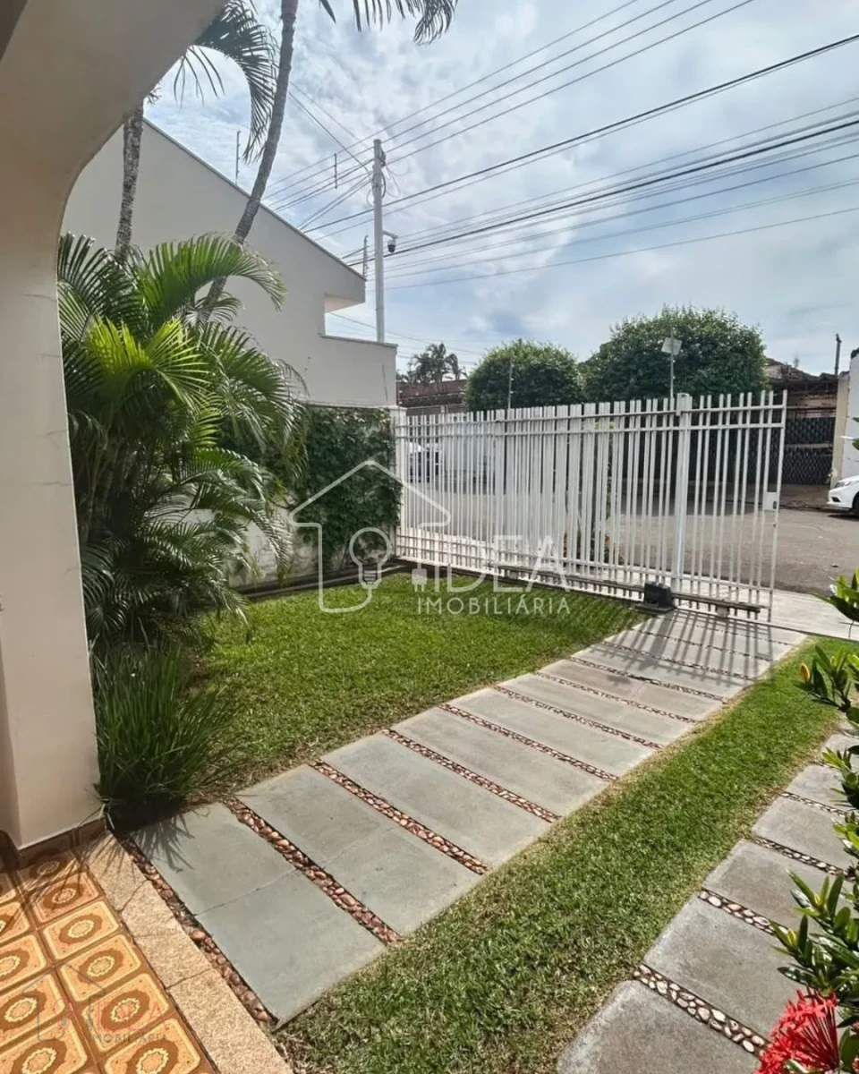 Imagens do imóveis Casa à Venda com 3 Dormitórios e 3 Vagas de Garagem na Vila Central