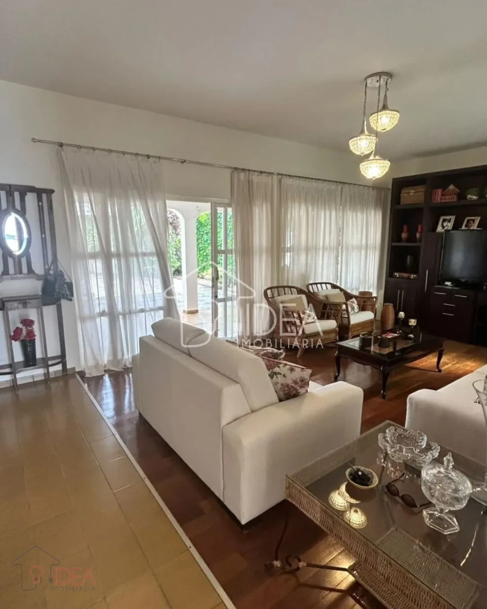 Imagens do imóveis Casa à Venda com 3 Dormitórios e 3 Vagas de Garagem na Vila Central