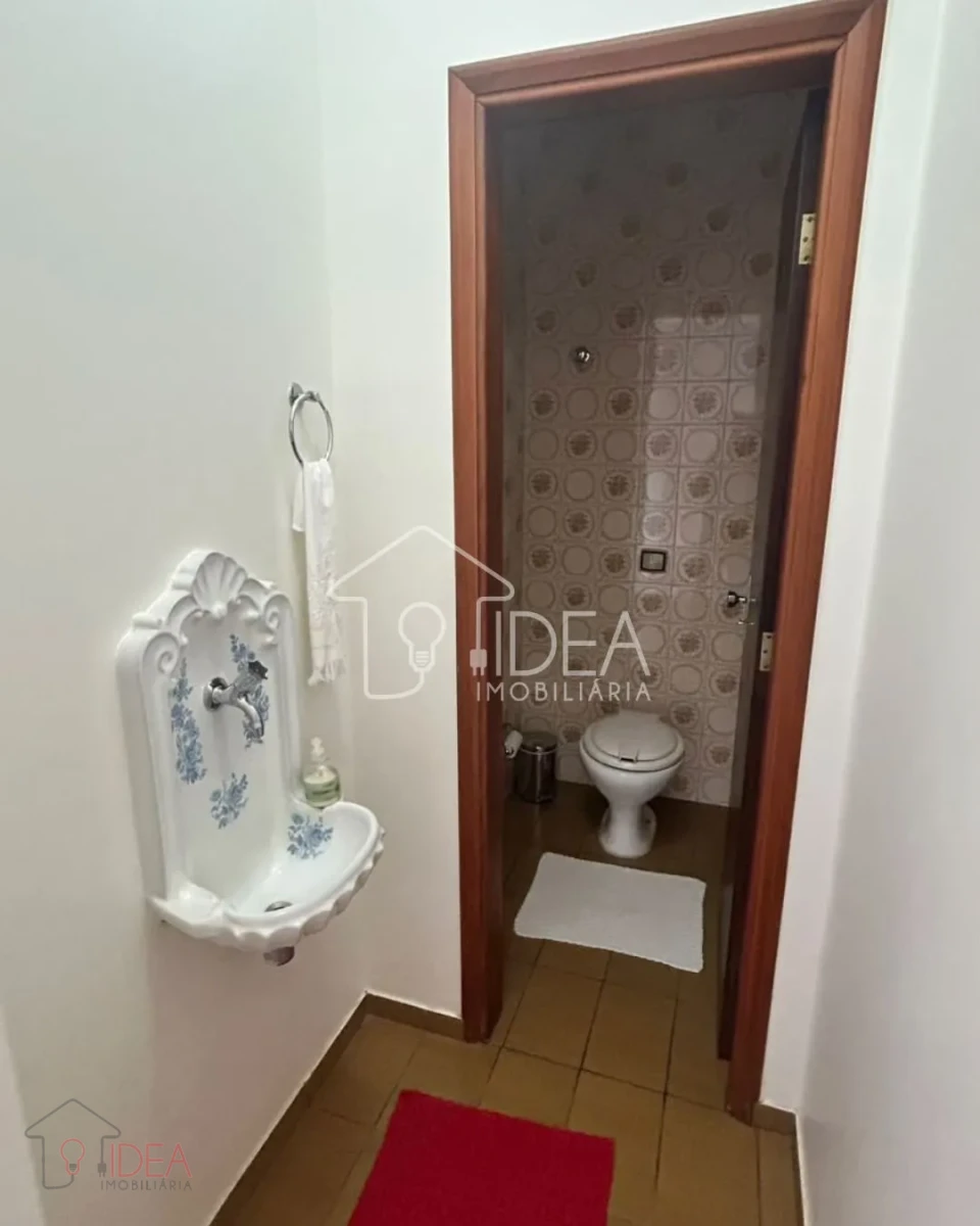 Imagens do imóveis Casa à Venda com 3 Dormitórios e 3 Vagas de Garagem na Vila Central