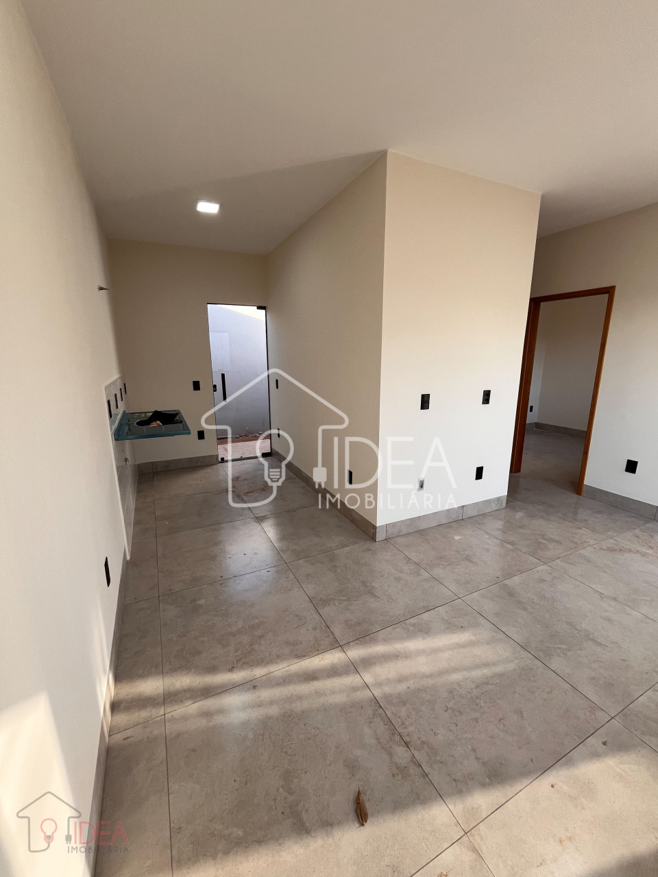 CASA COM 2 DORMITÓRIOS E 1 BANHEIRO - VILA SILVESTRE