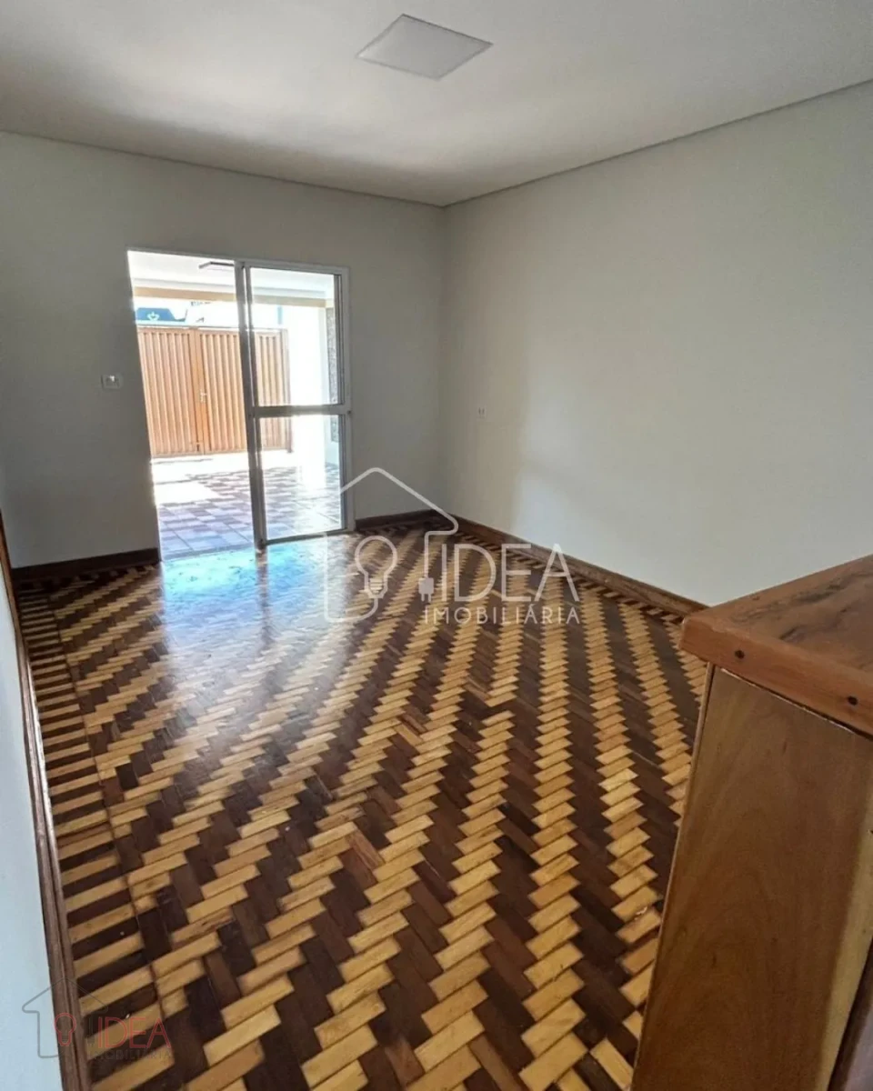 Casa com 3 dormitórios (sendo 1 suíte) centro
