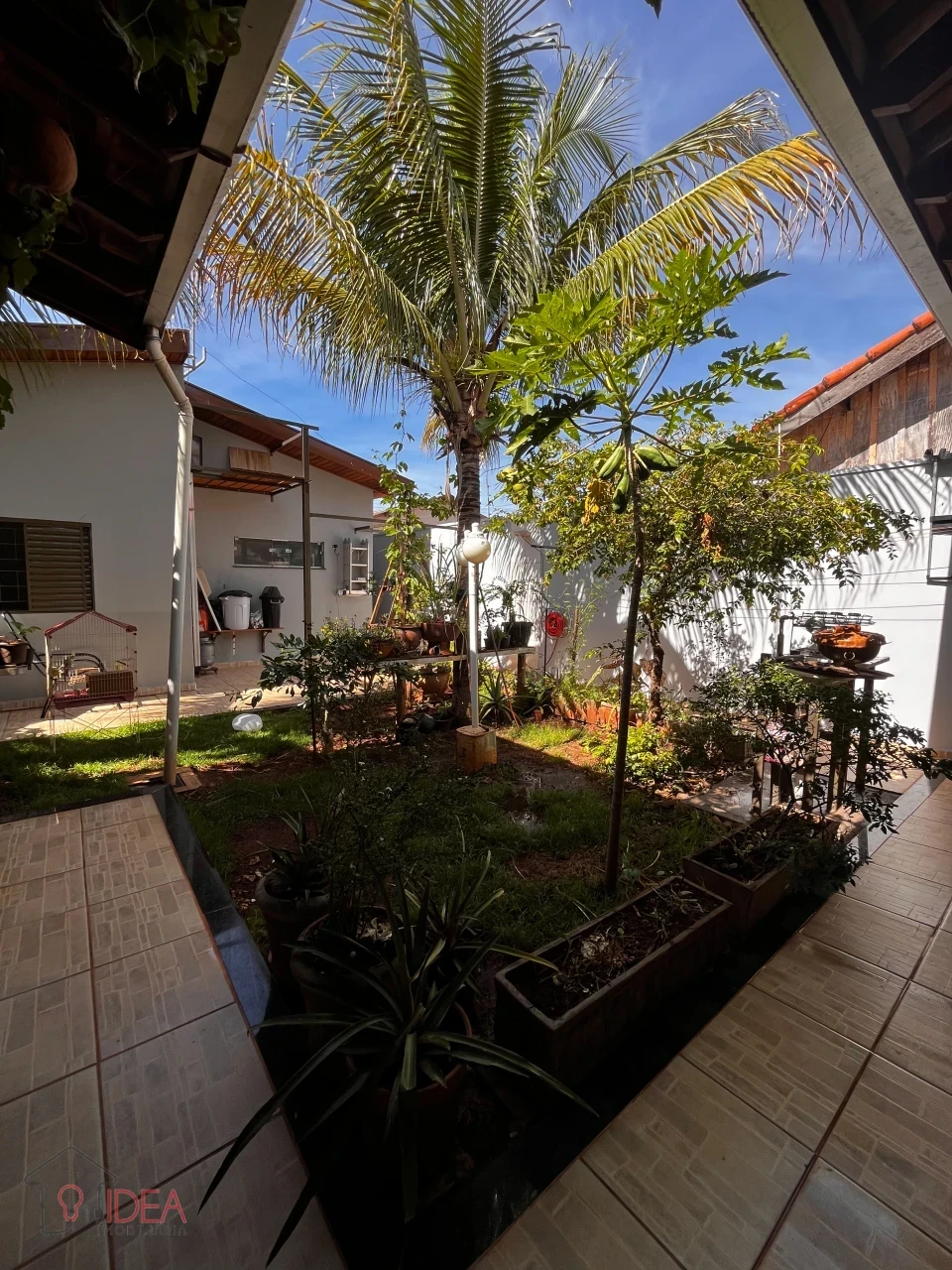 Casa com 3 dormitórios sendo 1 Suíte - Vila Ribeiro