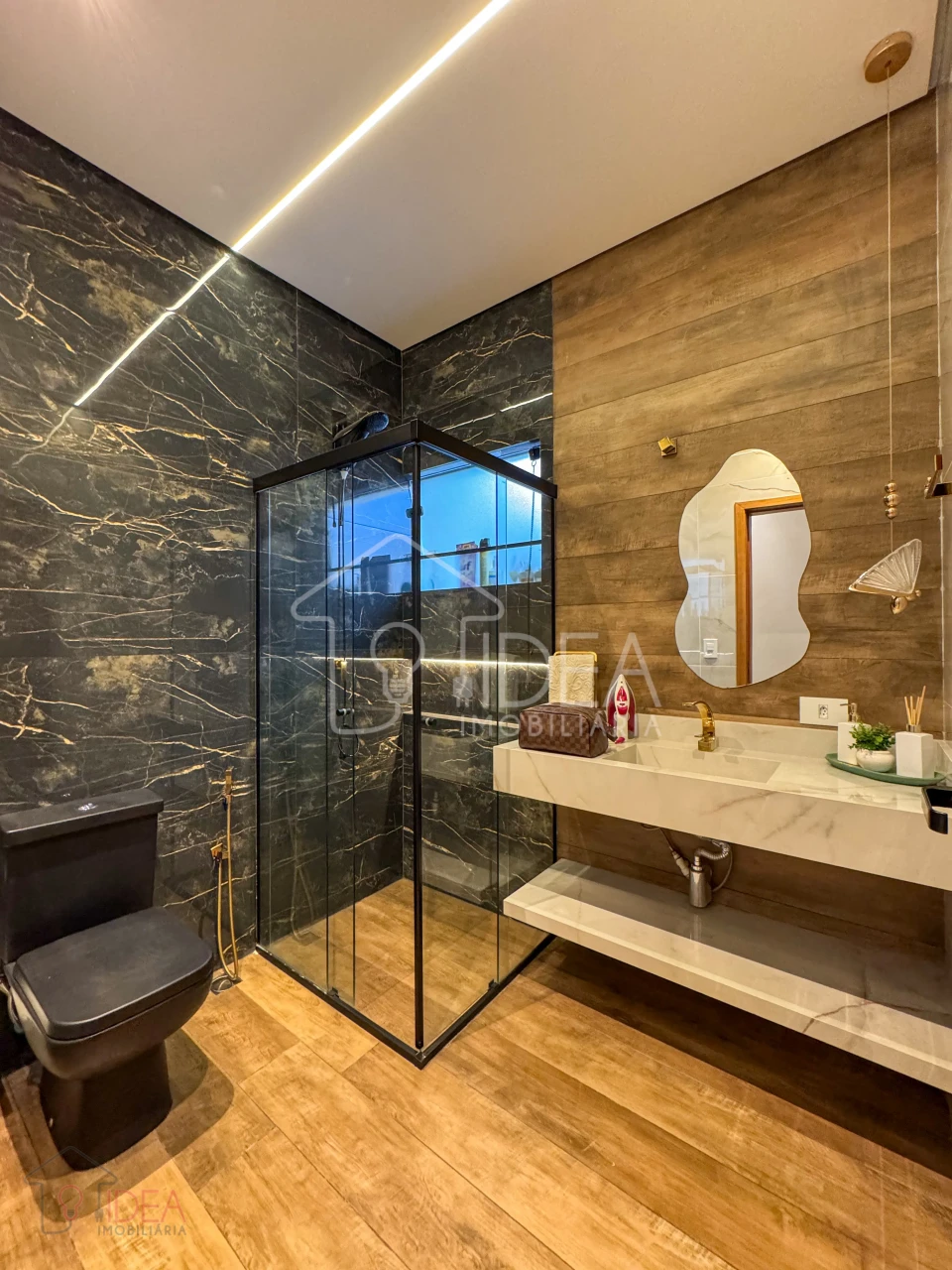 Imagens do imóveis Casa com 2 dormitórios (sendo 1 suíte) no Centro