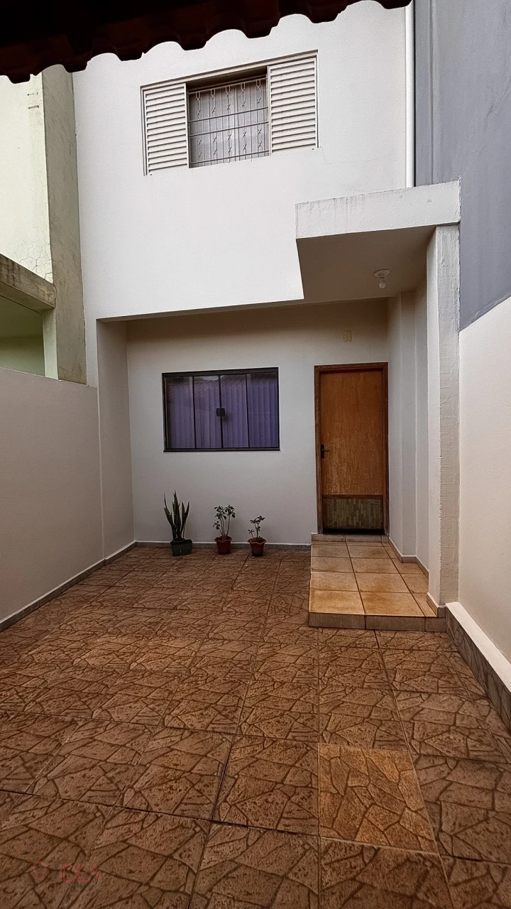 Imagens do imóveis Casa com 2 Dormitórios -  Jardim São Nicolau