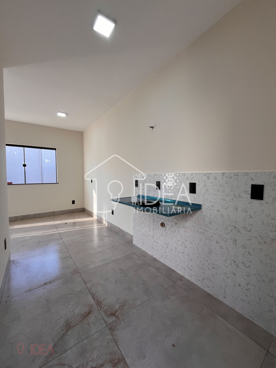 CASA COM 2 DORMITÓRIOS E 1 BANHEIRO - VILA SILVESTRE
