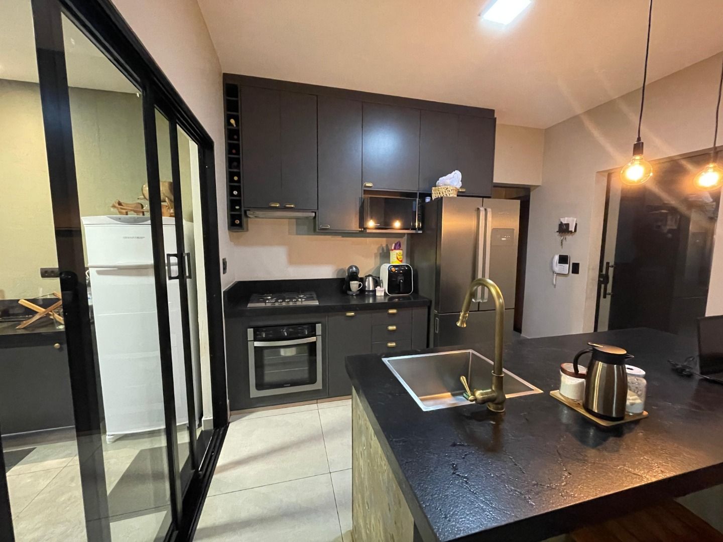Casa com 2 dormitórios (sendo 1 com closet) Jardim Canadá