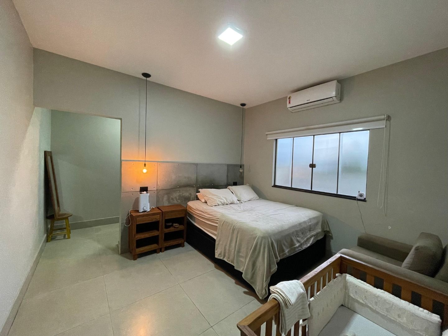 Casa com 2 dormitórios (sendo 1 com closet) Jardim Canadá