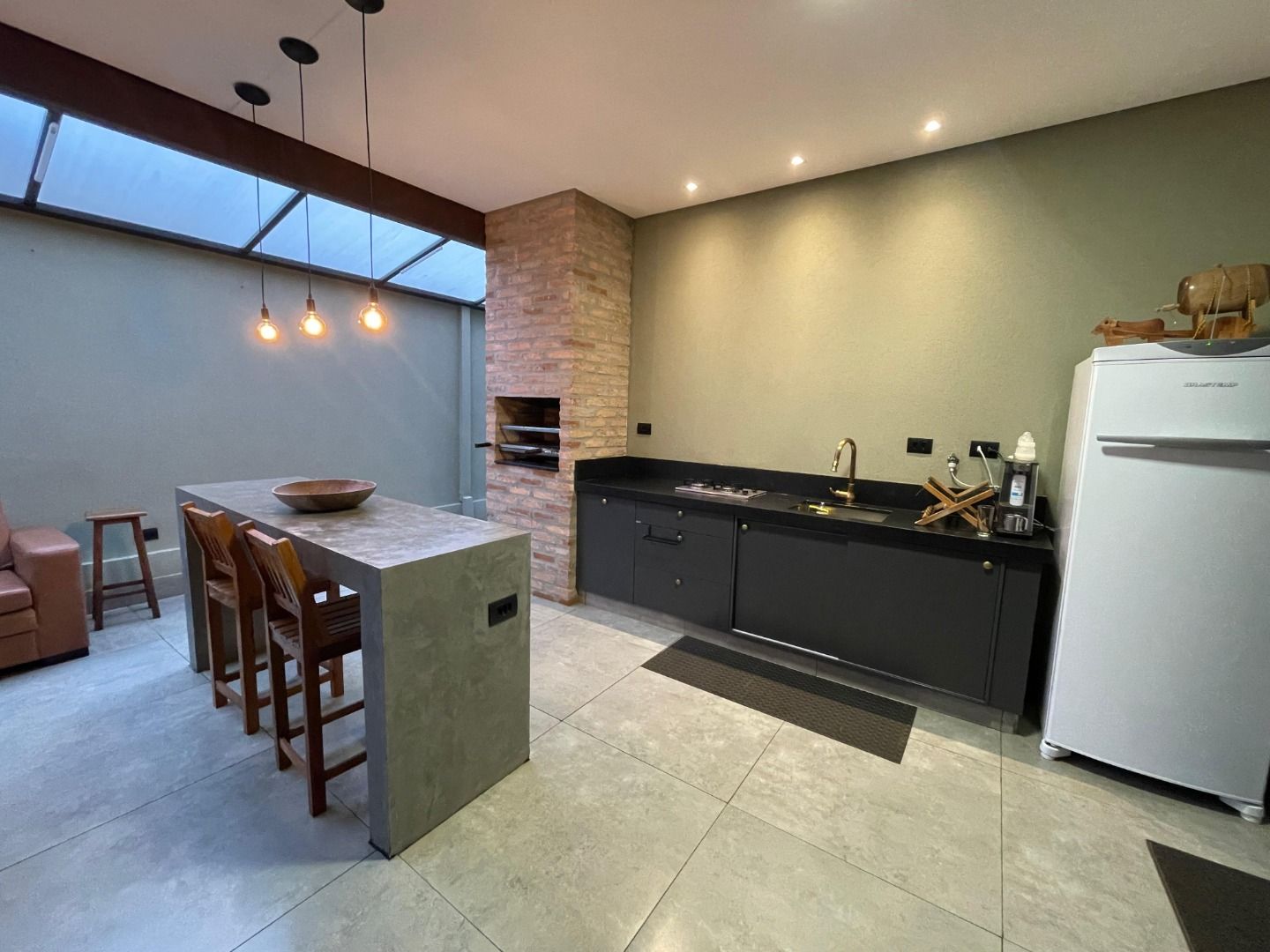 Casa com 2 dormitórios (sendo 1 com closet) Jardim Canadá