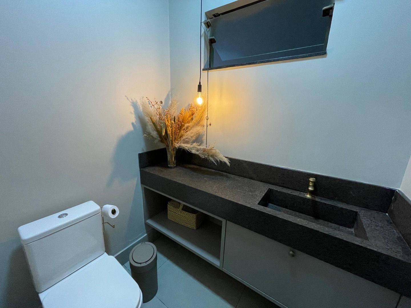 Casa com 2 dormitórios (sendo 1 com closet) Jardim Canadá