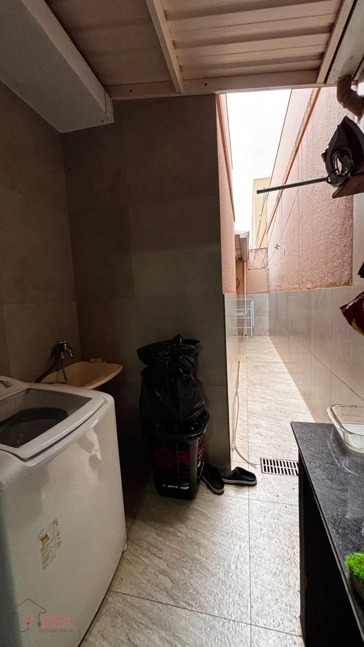 Casa com 3 Dormitórios sendo 1 suíte - Vale do Sol 3