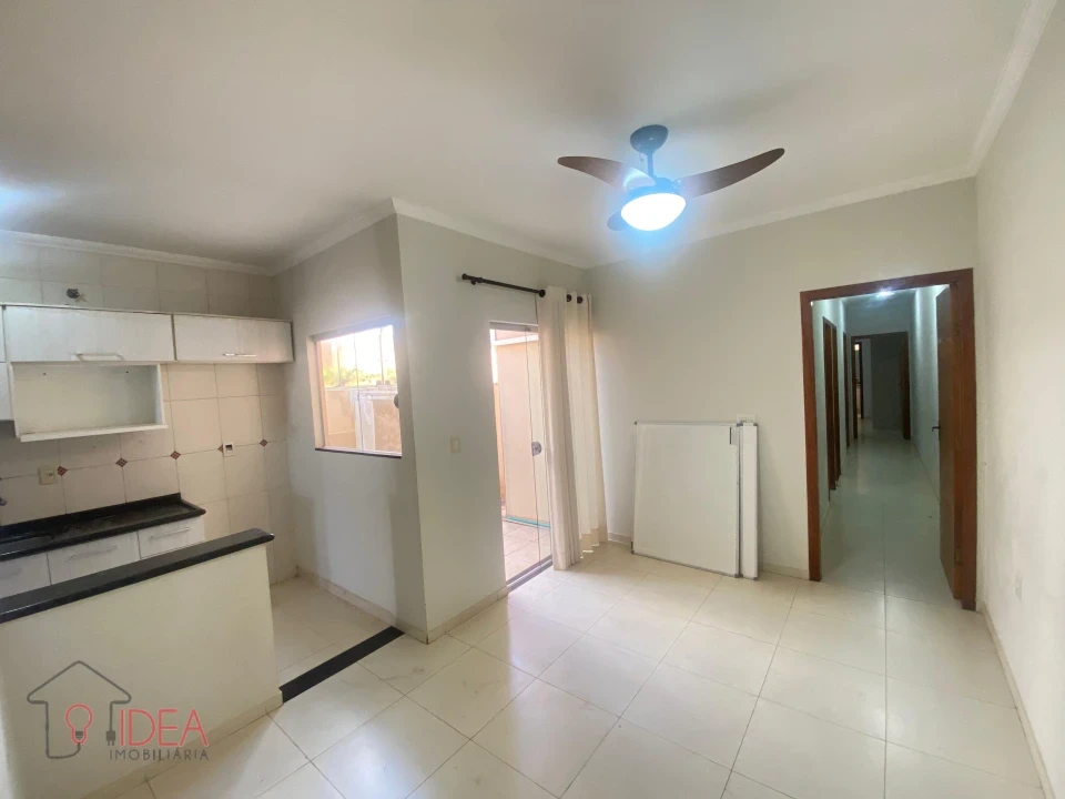 Imagens do imóveis Casa com 3 dormitórios sendo 1 Suíte - Vila Fiuza