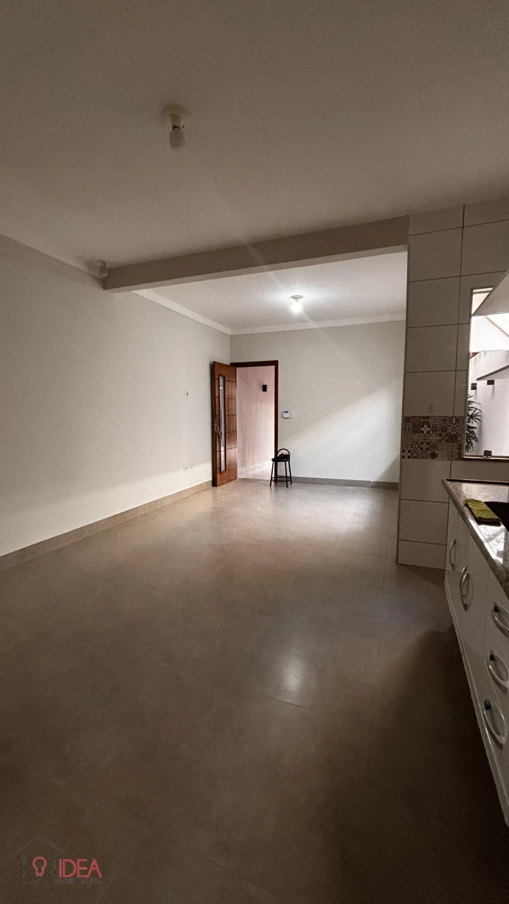 Casa com 2 dormitórios - Jardim Paraná