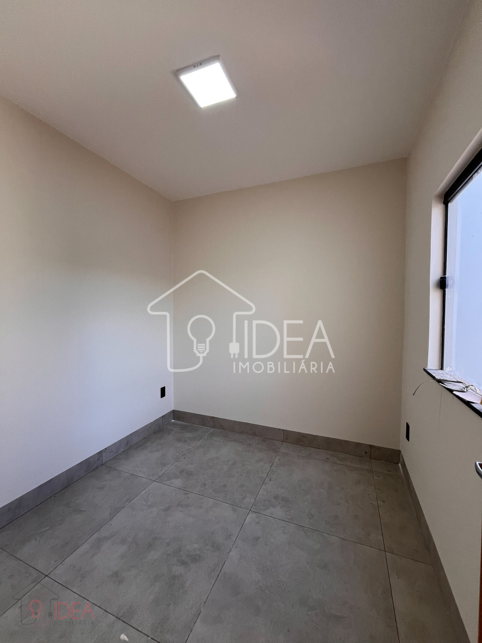 CASA COM 2 DORMITÓRIOS E 1 BANHEIRO - VILA SILVESTRE
