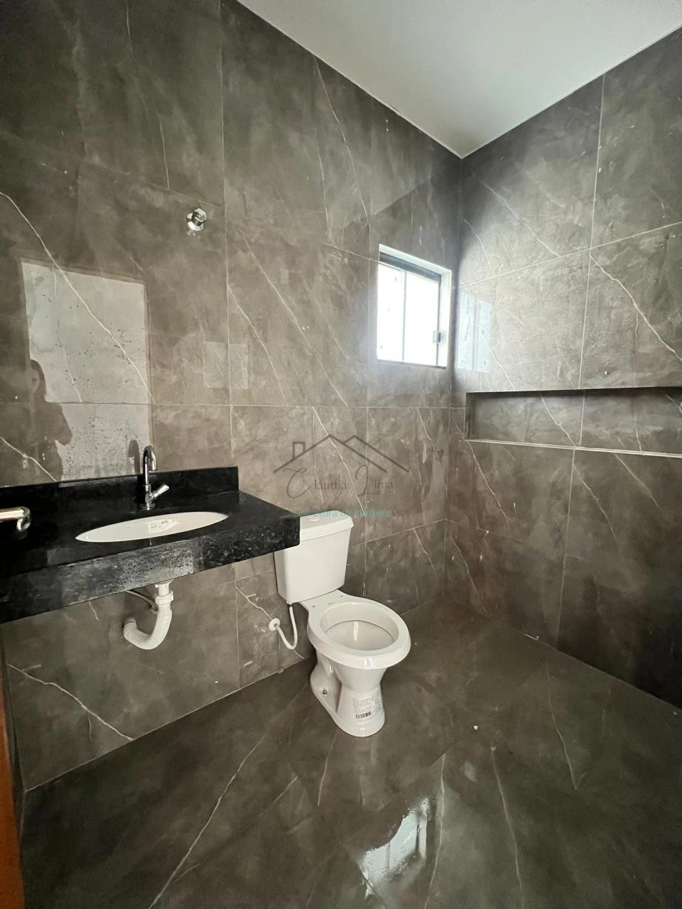 Imagens do imóveis vende-se casa assobradada com churrasqueira na região norte