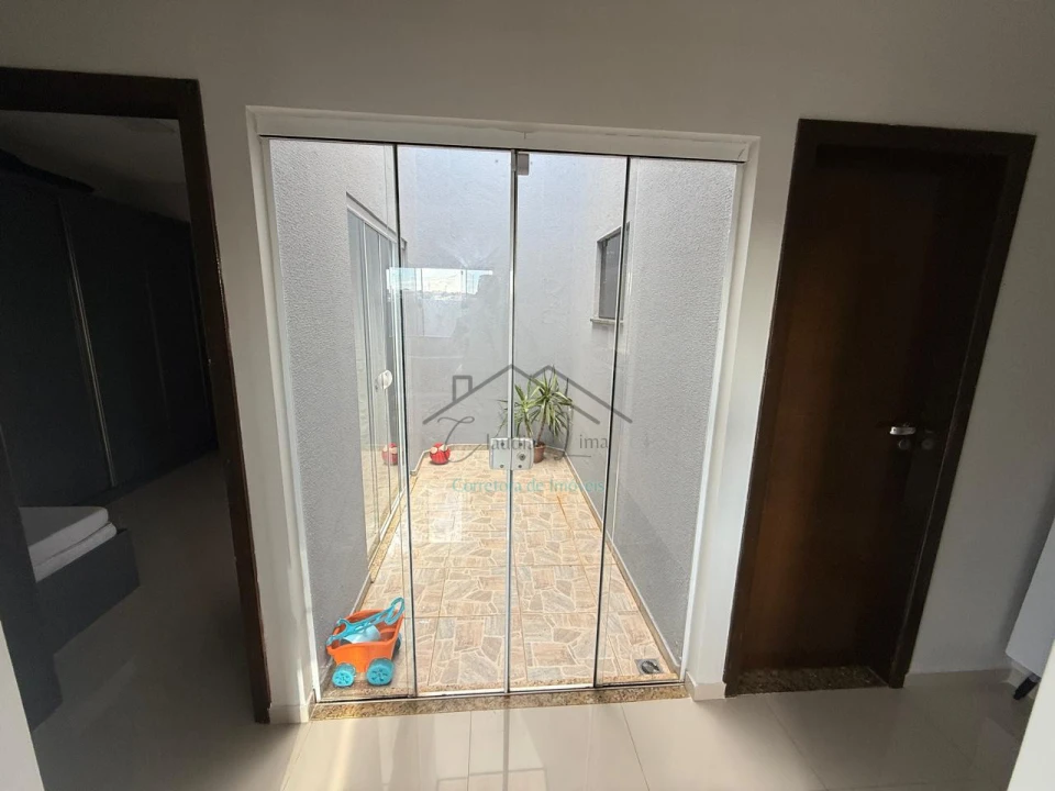 Imagens do imóveis vende-se casa de esquina em terreno sozinho próxima ao muffato da av. saul elkind