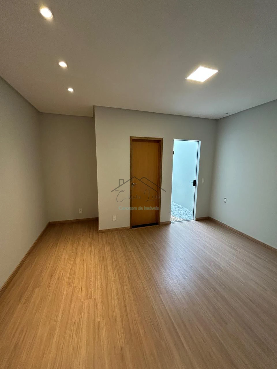 Imagens do imóveis Vende-se casa no CONDOMÍNIO HEIMTAL PARK