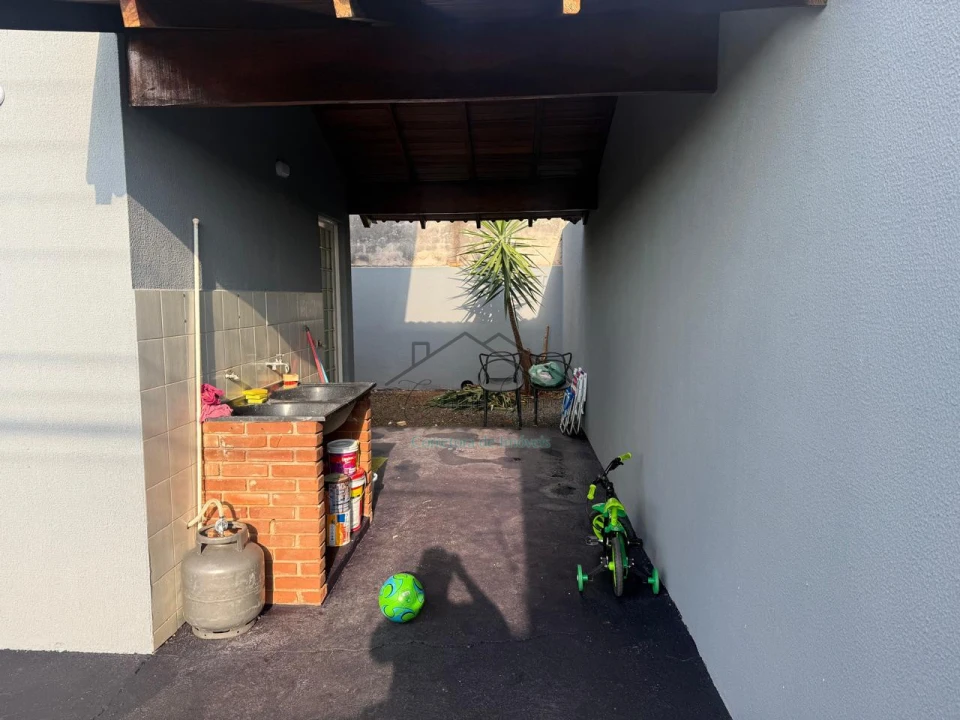 Imagens do imóveis vende-se casa de esquina em terreno sozinho próxima ao muffato da av. saul elkind