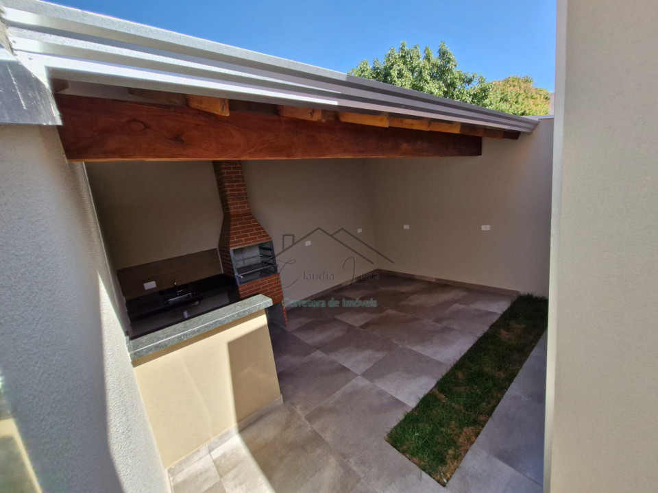 Imagens do imóveis Vende-se casa com churrasqueira coberta próxima ao Norte Shopping