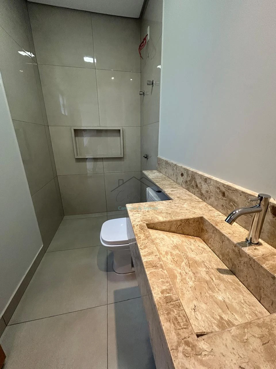 Imagens do imóveis Vende-se casa no CONDOMÍNIO HEIMTAL PARK