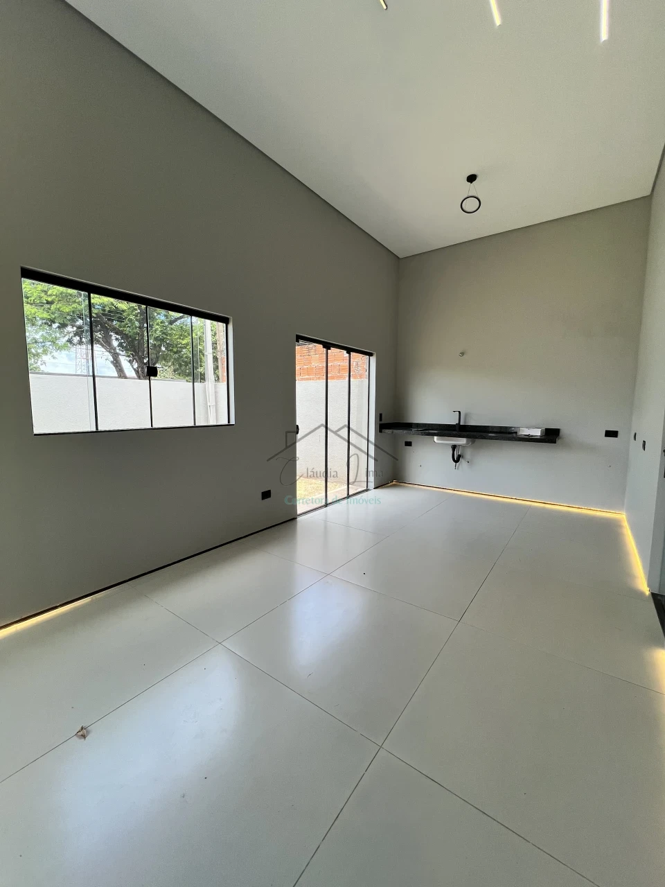 Imagens do imóveis Vende-se casa de esquina com hidromassagem próxima ao Aeroporto