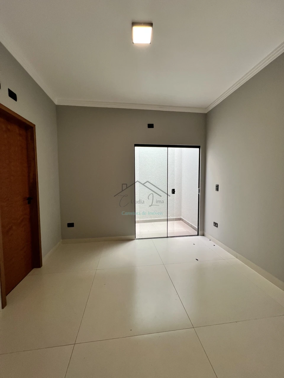 Imagens do imóveis Vende-se casa de esquina com hidromassagem próxima ao Aeroporto