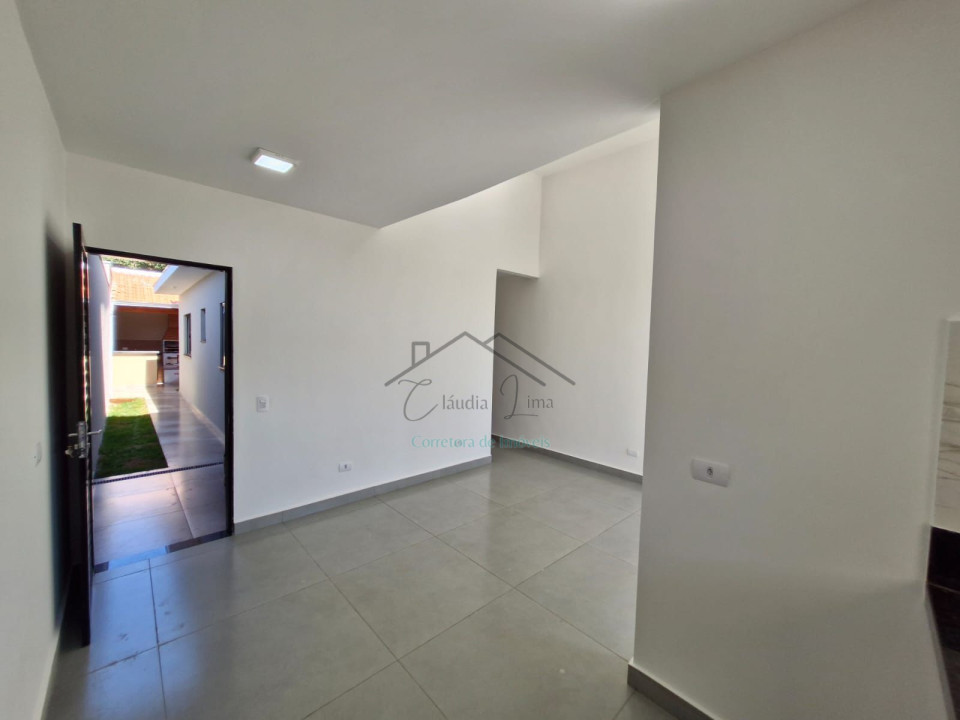 Imagens do imóveis Vende-se casa com churrasqueira coberta próxima ao Norte Shopping