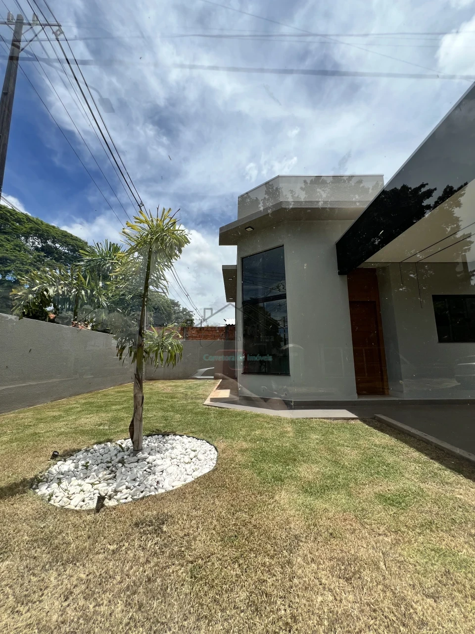 Imagens do imóveis Vende-se casa de esquina com hidromassagem próxima ao Aeroporto