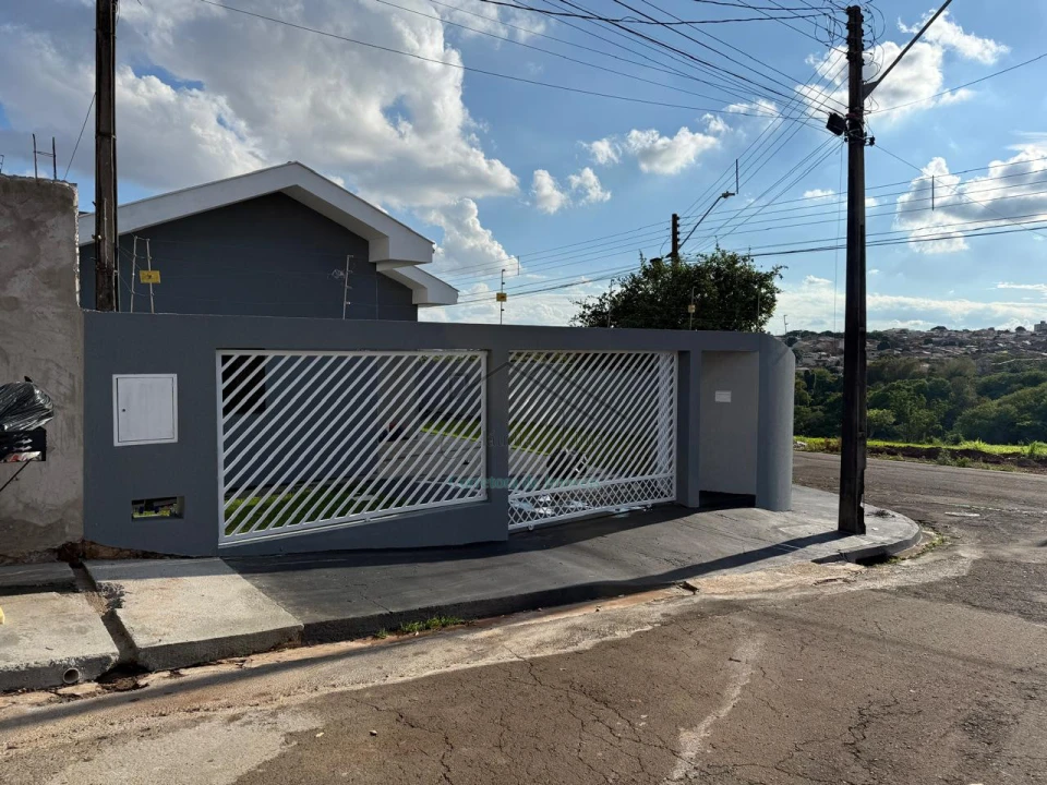 Imagens do imóveis vende-se casa de esquina em terreno sozinho próxima ao muffato da av. saul elkind