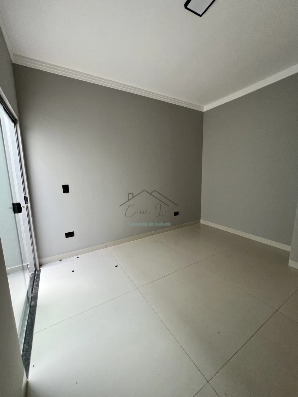 Imagens do imóveis Vende-se casa de esquina com hidromassagem próxima ao Aeroporto