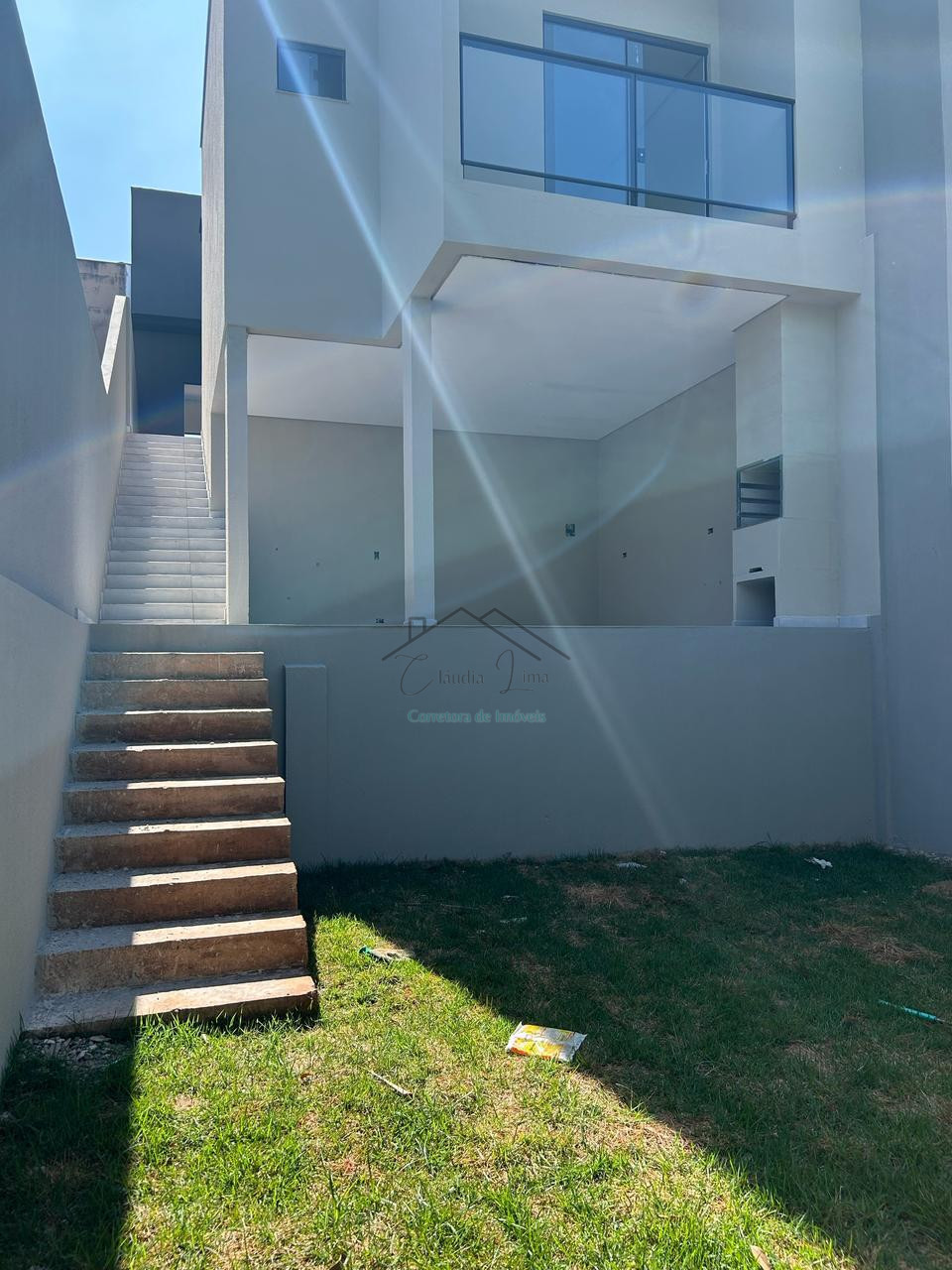 Imagens do imóveis vende-se casa assobradada com churrasqueira próxima a uel