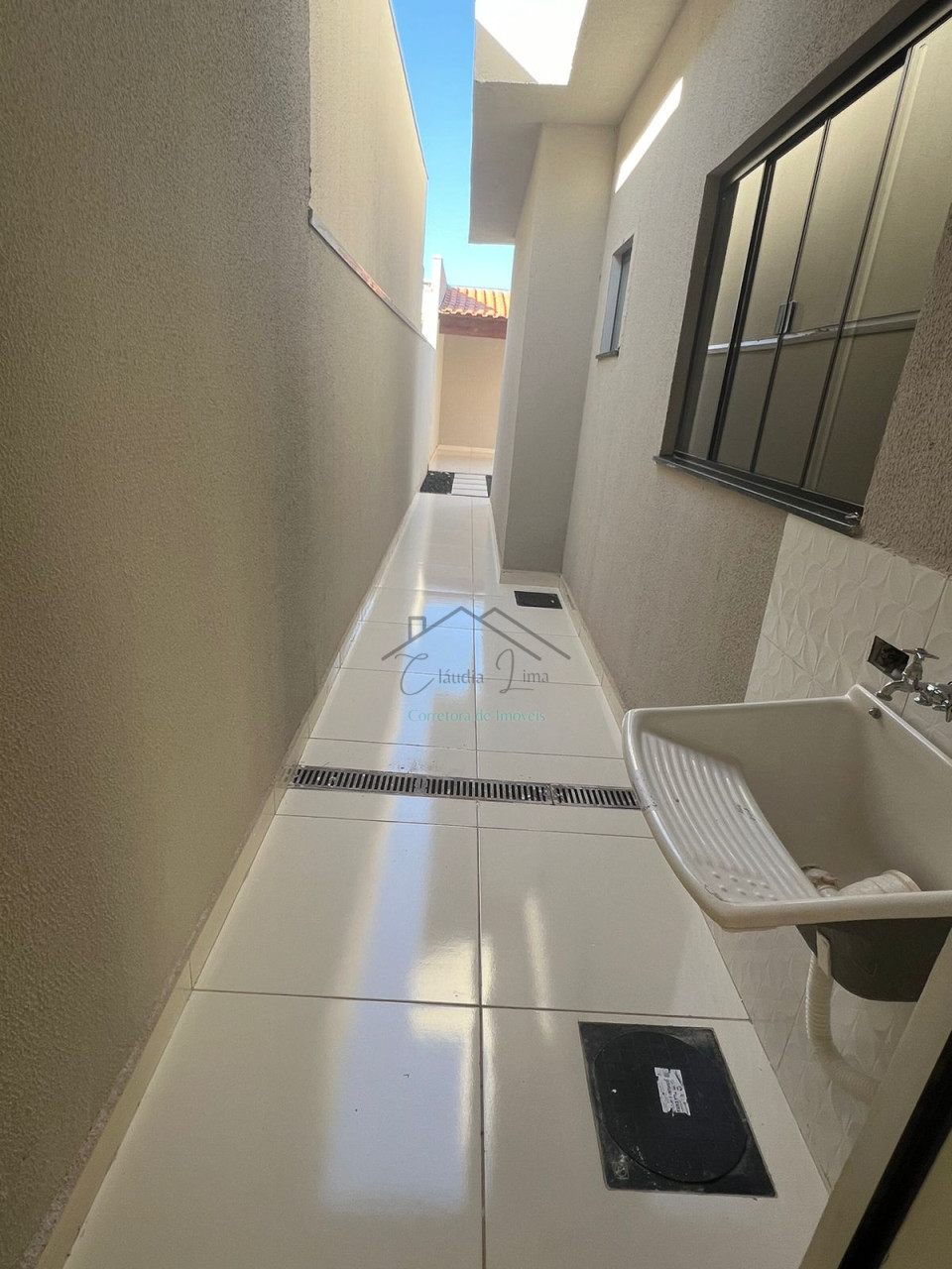 Imagens do imóveis Vende-se casa próxima ao terminal do vivi xavier