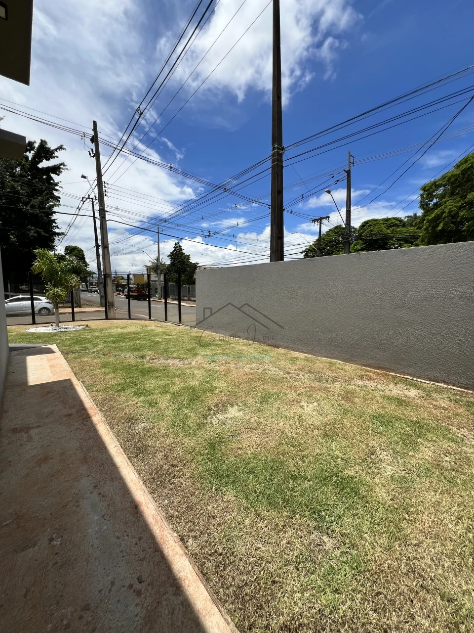 Imagens do imóveis Vende-se casa de esquina com hidromassagem próxima ao Aeroporto