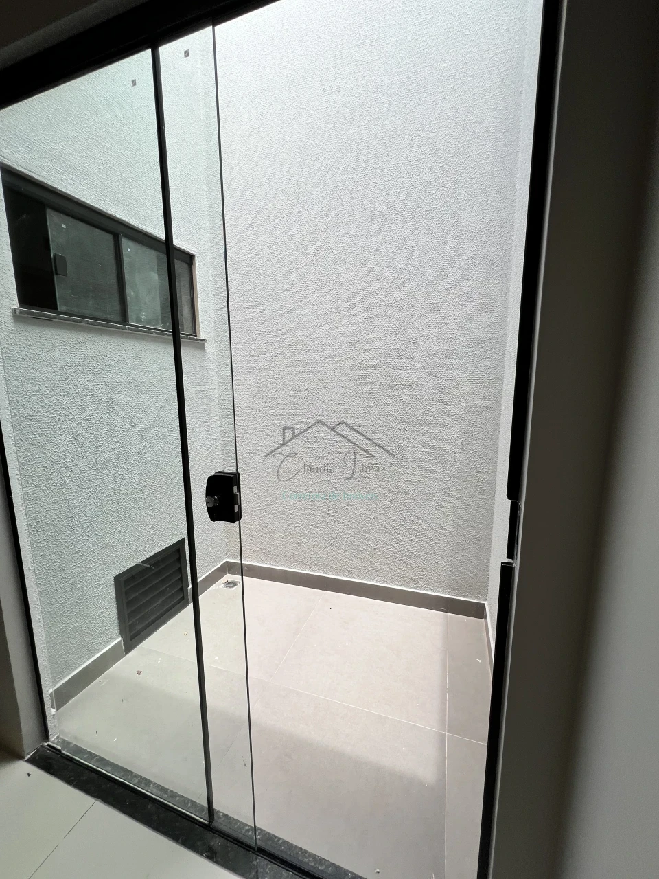 Imagens do imóveis Vende-se casa de esquina com hidromassagem próxima ao Aeroporto