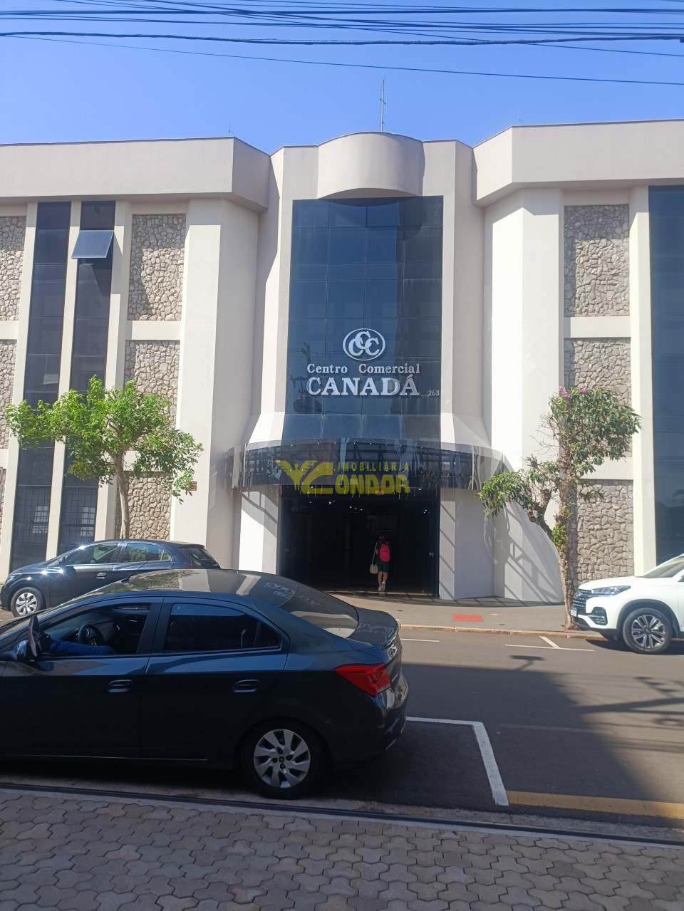 RUA HOLANDA - CENTRO COMERCIAL CANADÁ SALAS 304 E 305
