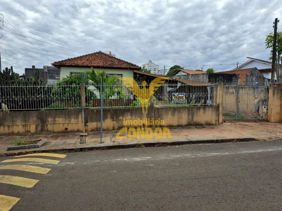 CASA DE MADEIRA - CENTRO - RUA ESTADOS UNIDOS