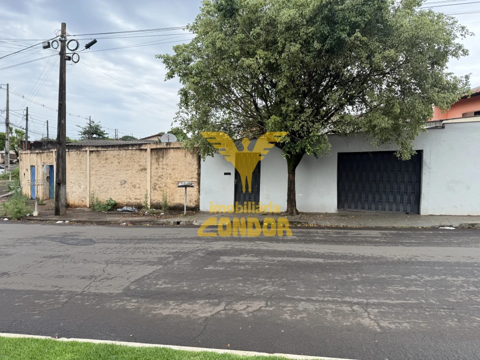 Terreno com 2 casas