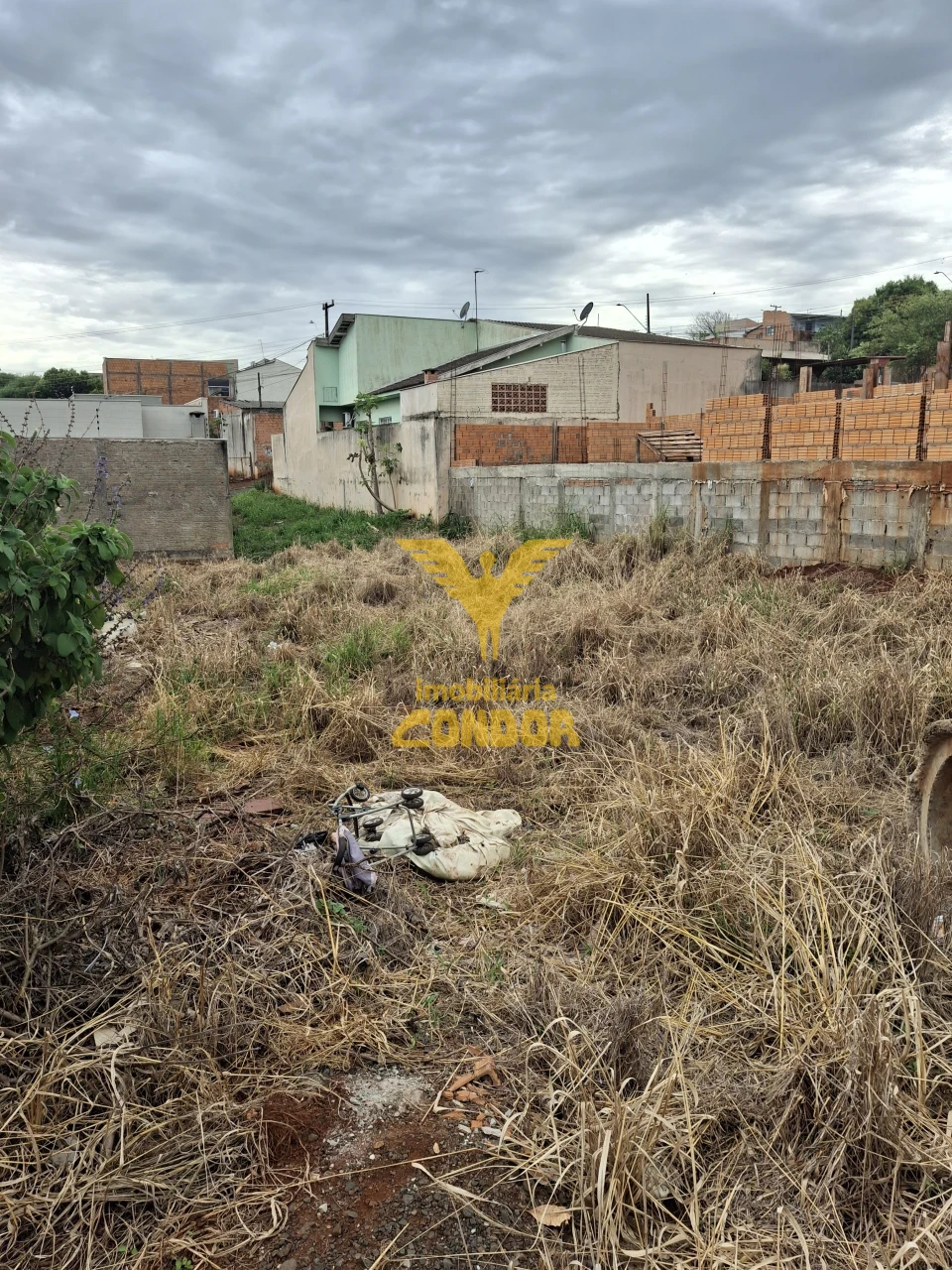 TERRENO  RESIDENCIAL PRÓPRIO PARA CASA GEMINADA OU  UNIFAMILIAR