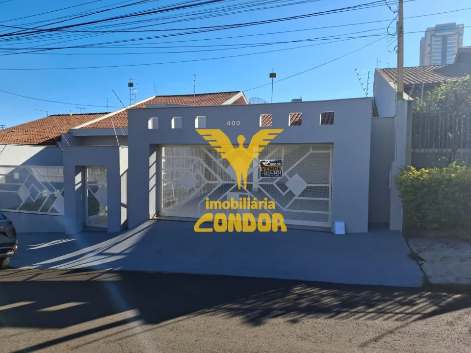CASA A VENDA ÁREA CENTRAL  - PRÓXIMO AO PARQUE ZEZÃO
