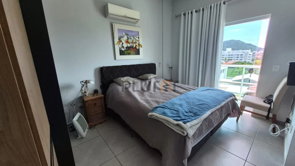 Cobertura com piscina propia