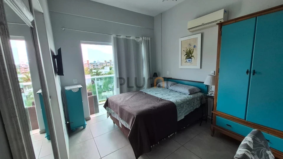 Cobertura com piscina propia