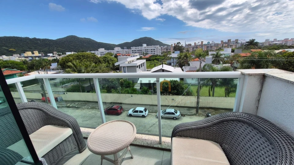 Cobertura com piscina propia