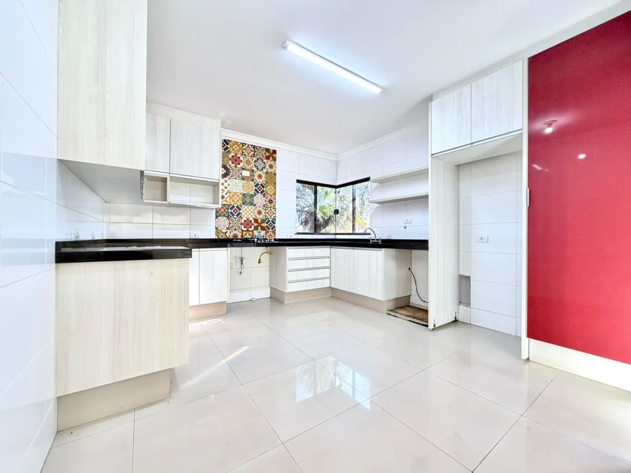 CONDOMINIO GOLDEN HILL RESIDENCE