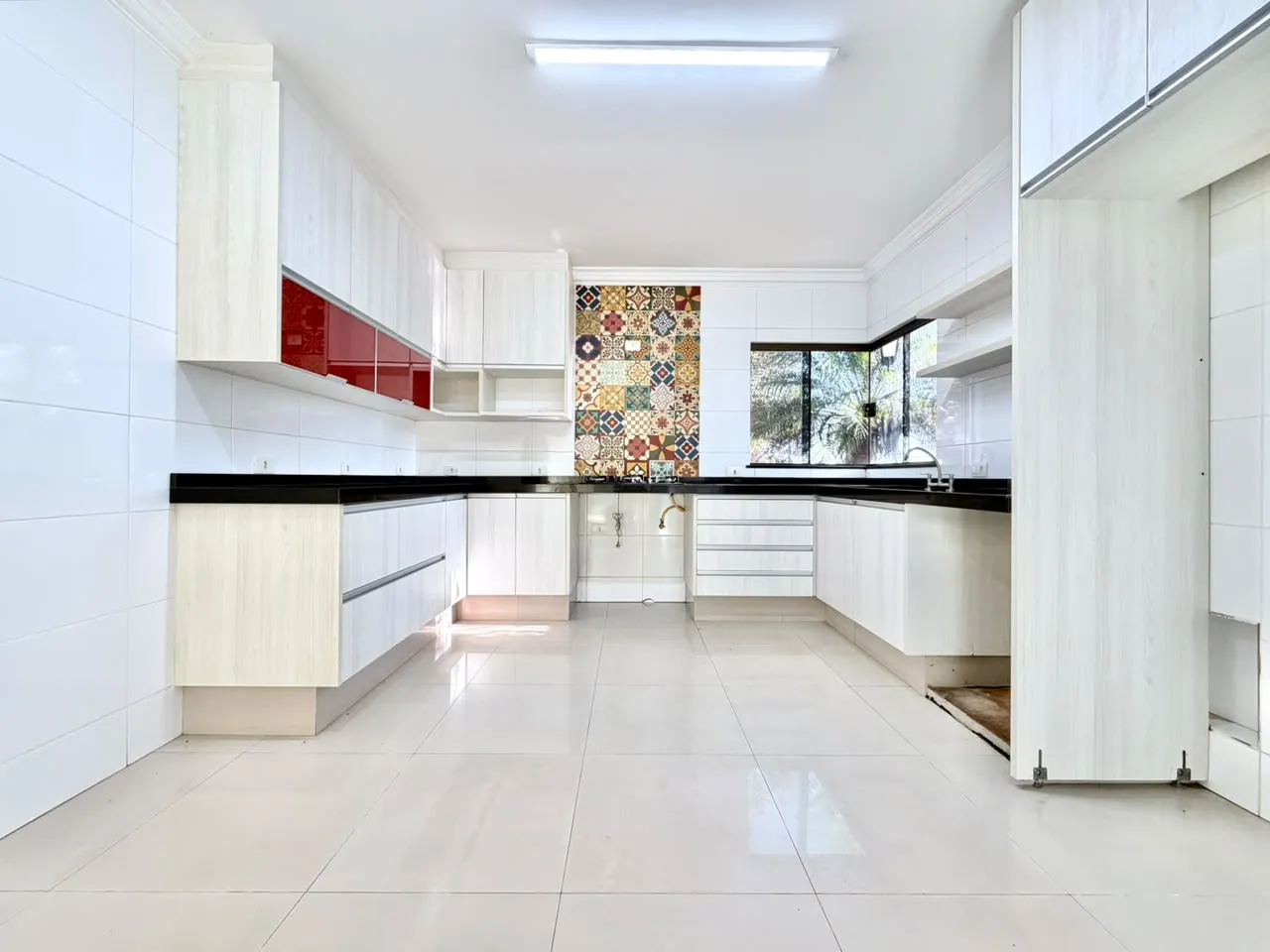 CONDOMINIO GOLDEN HILL RESIDENCE